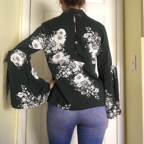 Urban Romantics flowy top! - Picture 3 of 8